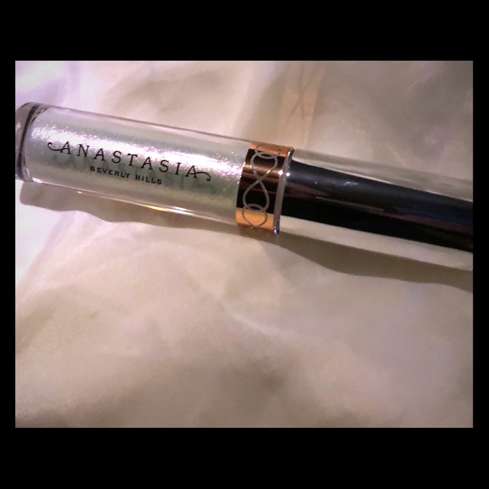 Anastasia Metallic Liquid Lipstick: Silver